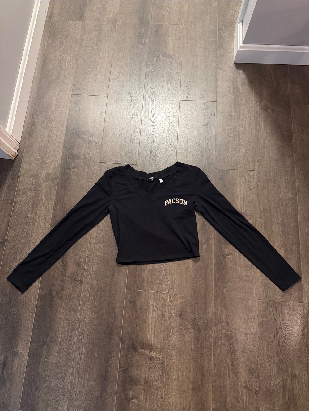 PacSun Black V-Neck Cropped Long-Sleeve Top
